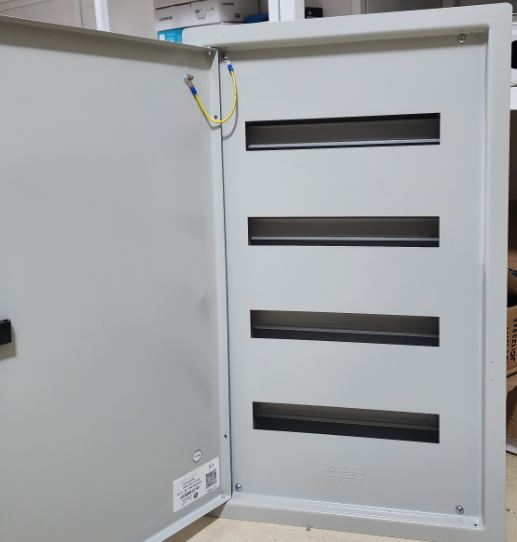 DB 2IN1 4RAW 16 MODULE 750x440x115 Flush Mount